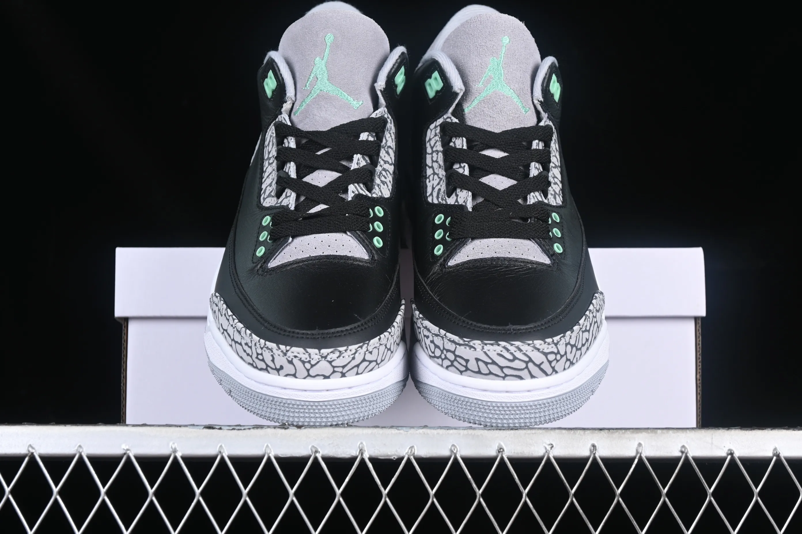 All categories Air Jordan Jordan series basketball shoes Air Jordan 3 L version Air Jordan 3 "Green Glow" AJ3 Joe 3 black and green CT8532-031